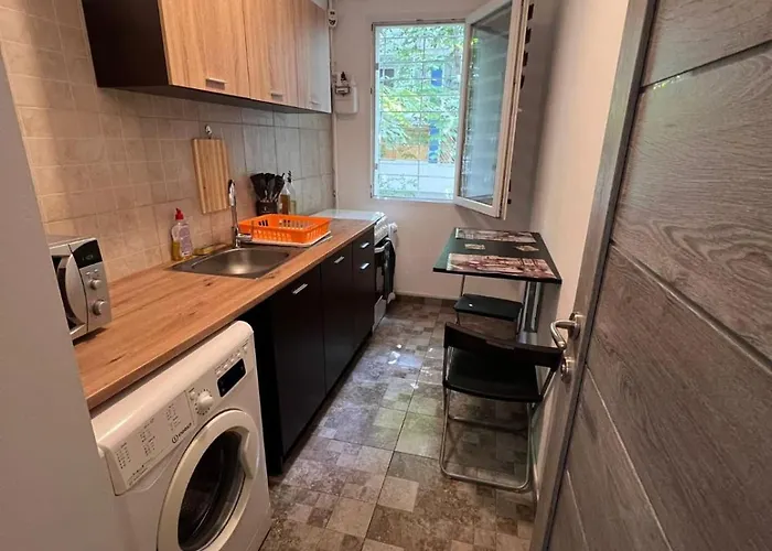 Garsoniera Langa Spital Bagdasar,obregia și Institutul Pentru Ordine Publica * Bucureşti